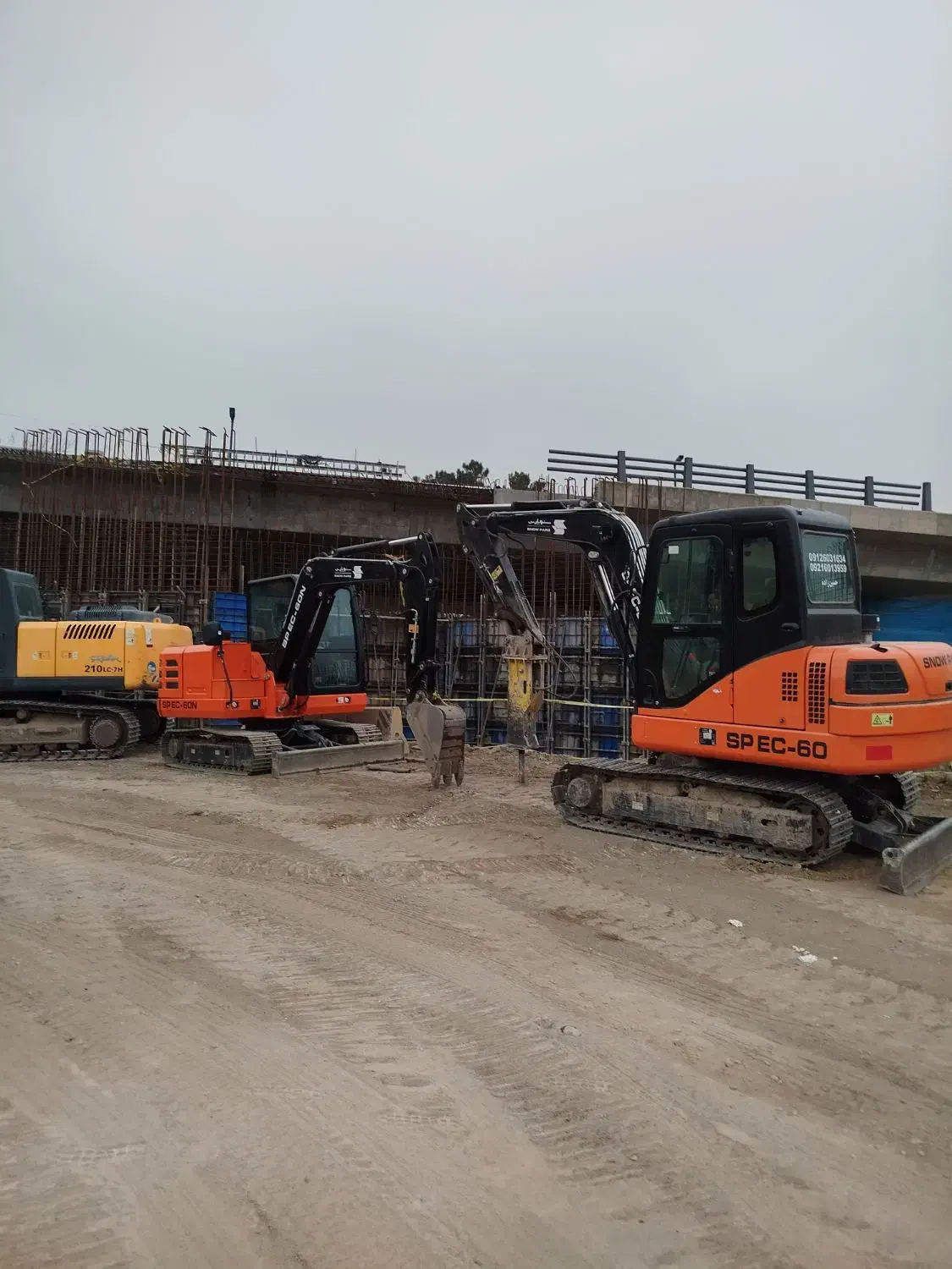 اجاره مینی بیل به همراه پیکور و باکت ۴۰|خدمات حمل و نقل|کرج, شهرک نهال و بذر|دیوار