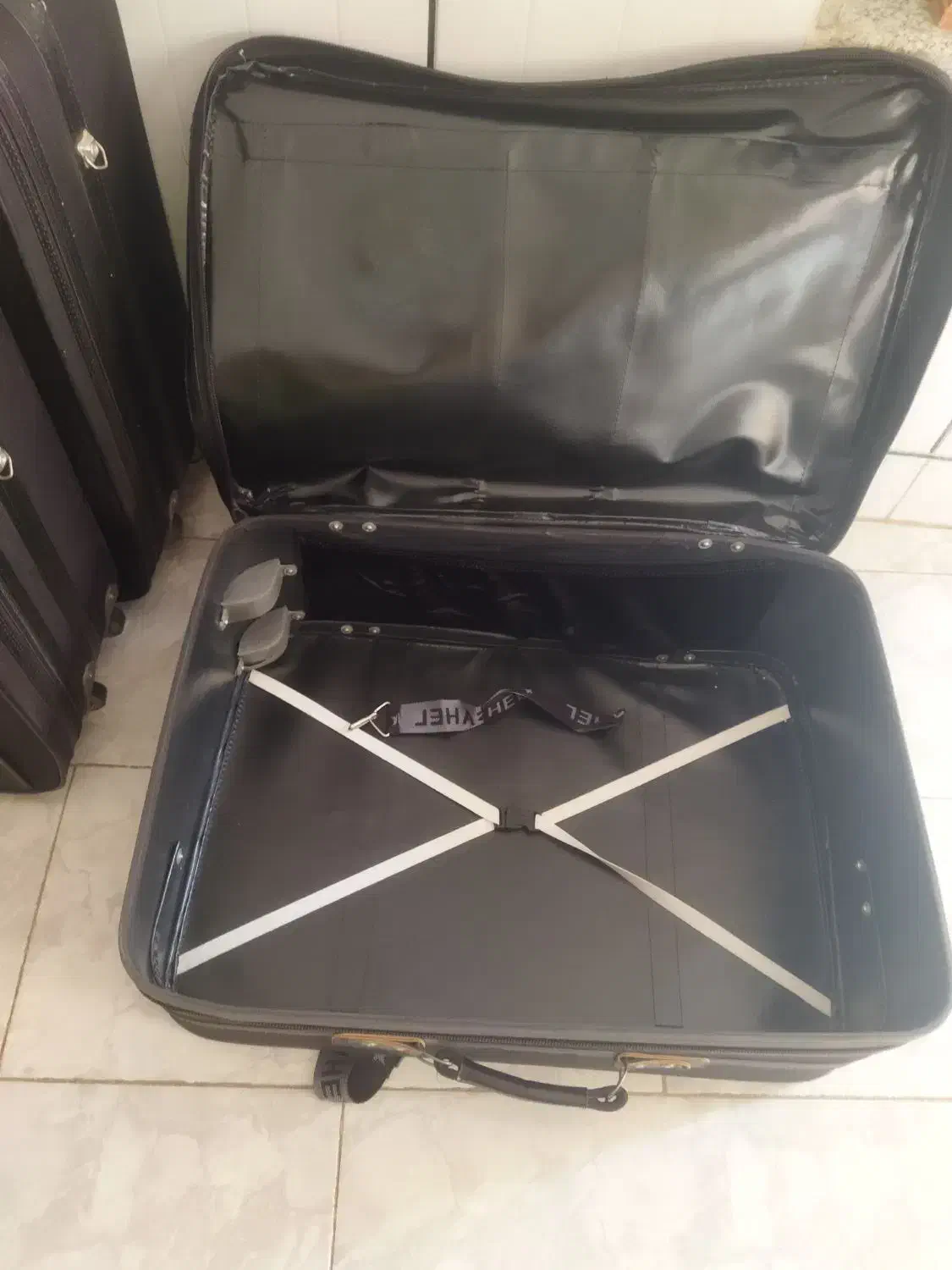 چمدان در حد نو|کیف، کفش، کمربند|فردوس (خراسان), |دیوار