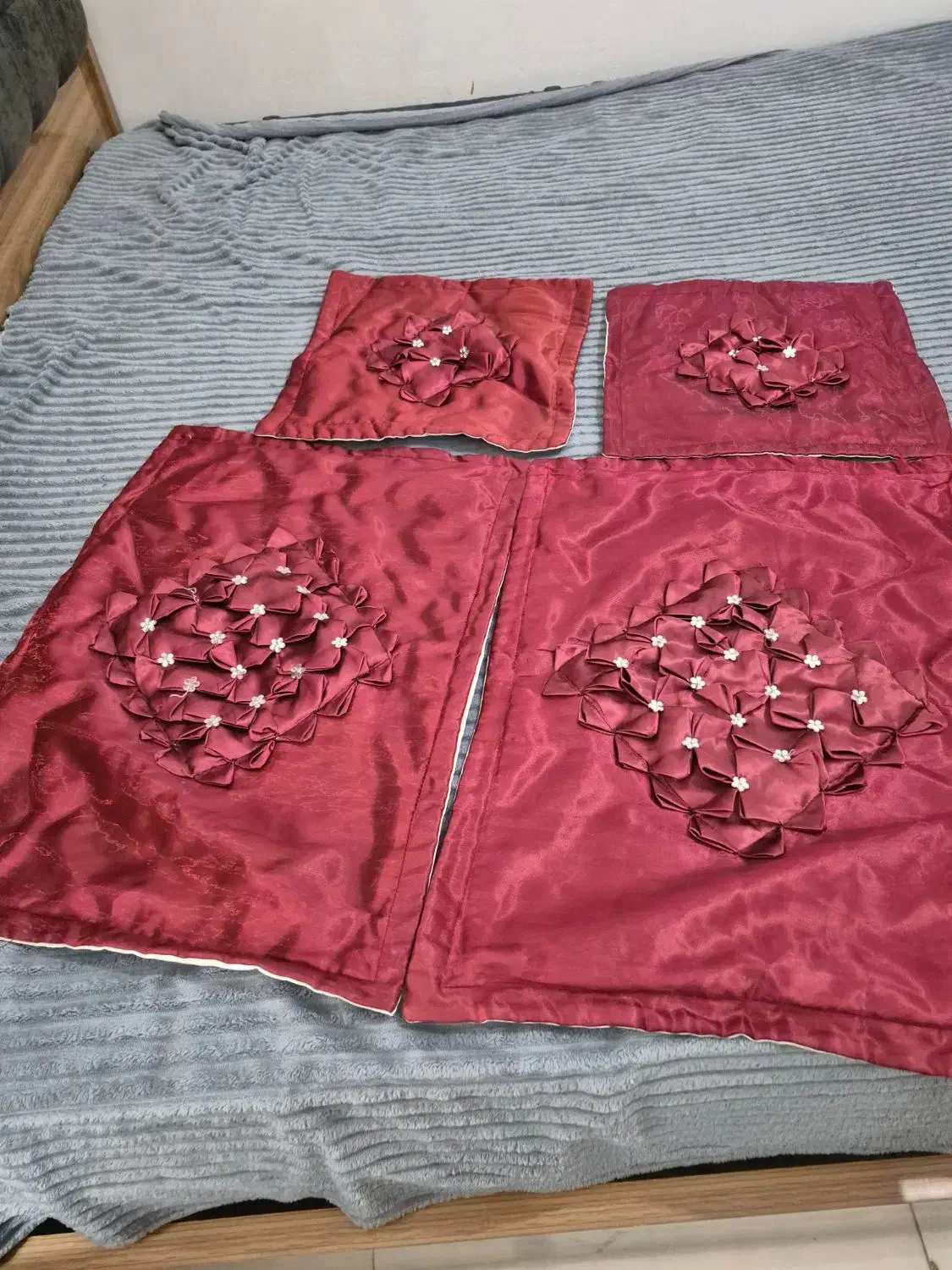 روتختی و دو عدد رو بالشتی فقط ۲۰۰ تومن|رختخواب، بالش، پتو|مهریز, |دیوار