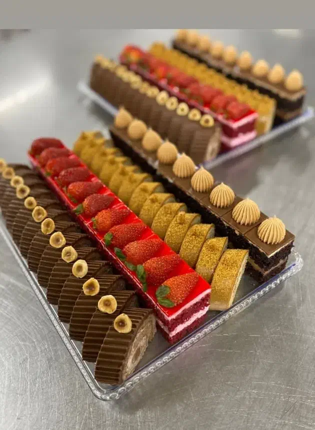 به یک فروشنده در قنادی نیازمندیم|استخدام خدمات فروشگاه و رستوران|سنقر, |دیوار