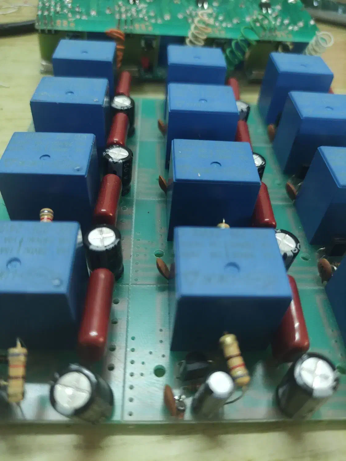 نیروی خانم مونتاژ الکترونیک و بسته بندی|استخدام صنعتی، فنی، مهندسی|اصفهان, شمس آباد|دیوار