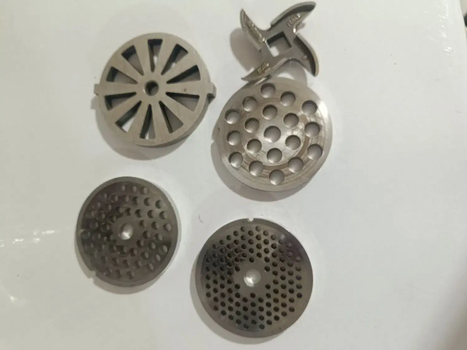 تیغه و شبکه چرخ گوشت|خردکن، آسیاب، غذاساز|اسلام‌شهر, شهرک محمدیه|دیوار