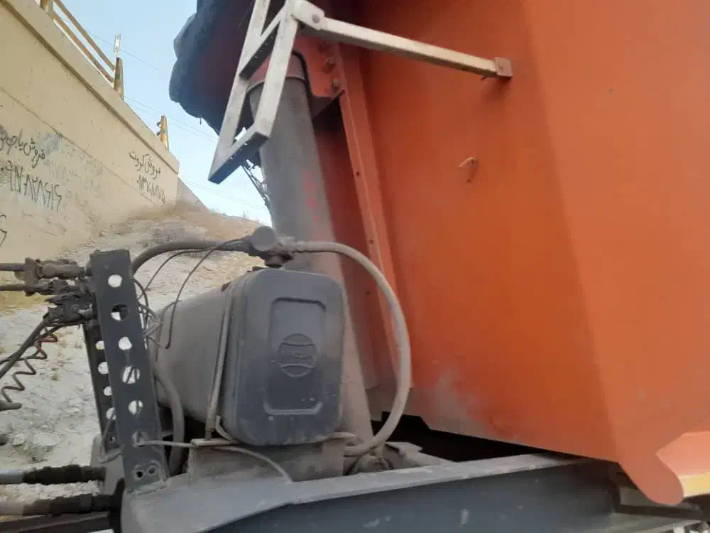 تریلی کمپرسی|خودرو سنگین|رباط‌کریم, رباط‌کریم|دیوار