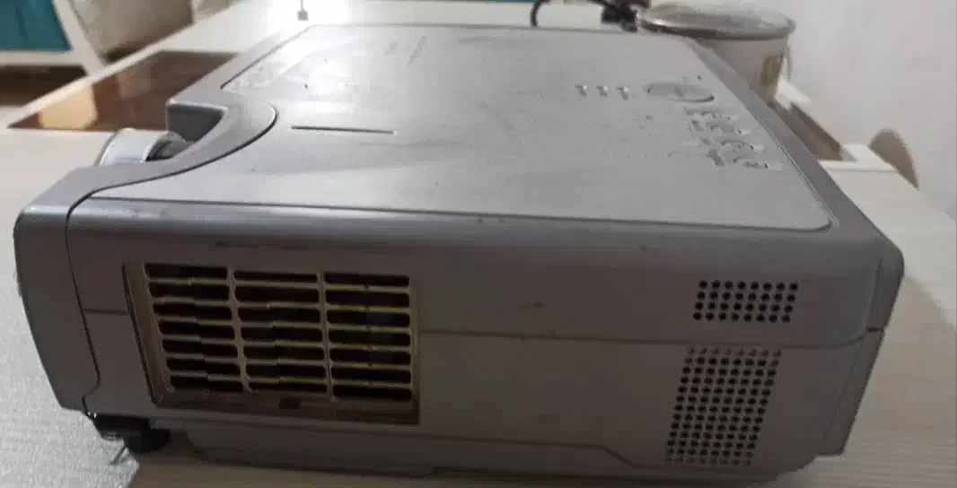 فروش یک عدد ویدیو پرژوکتور هیتاچی اصل|تلویزیون و پروژکتور|رودهن, |دیوار