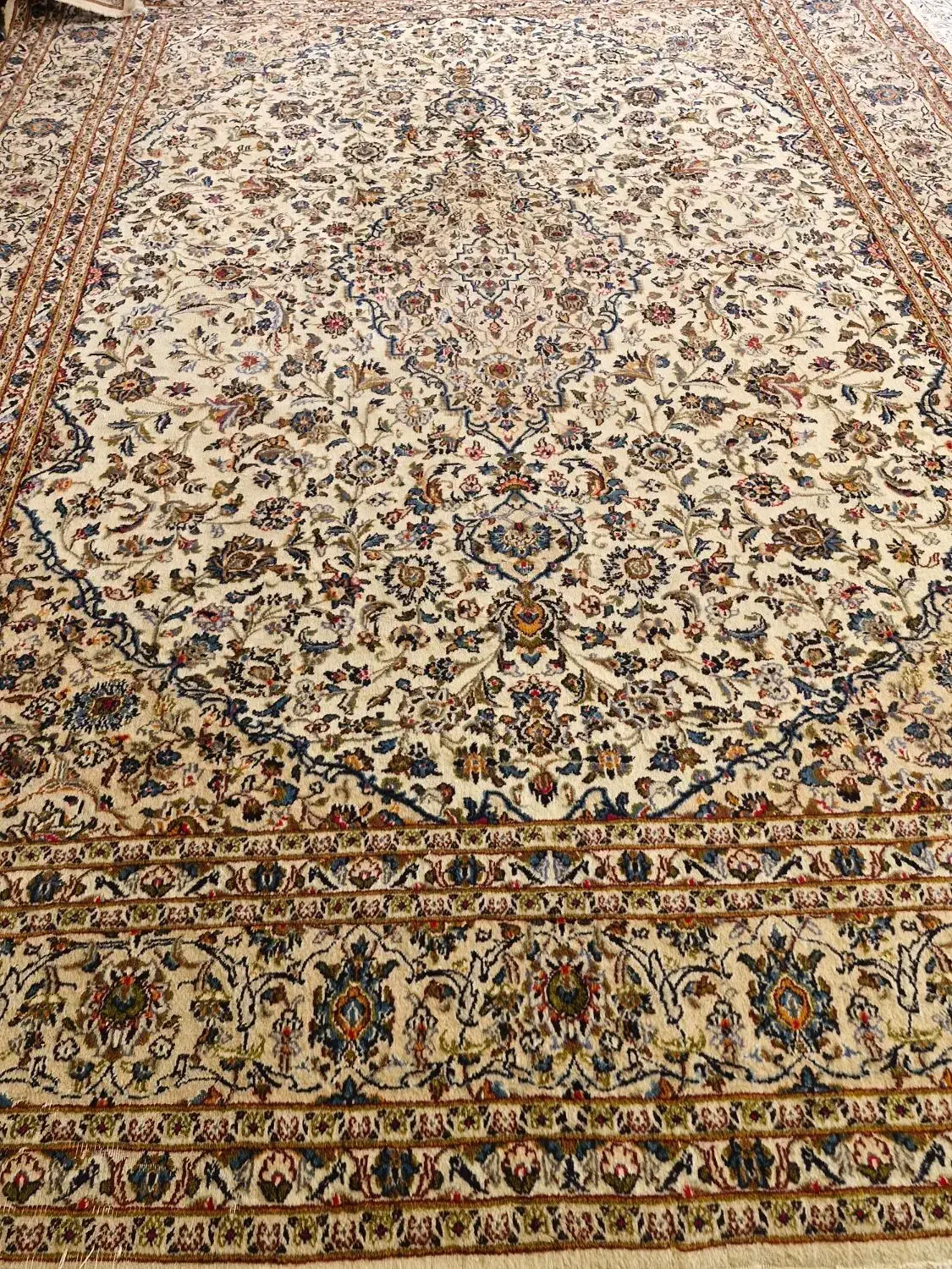 فرش|فرش|بندر انزلی, معلم|دیوار