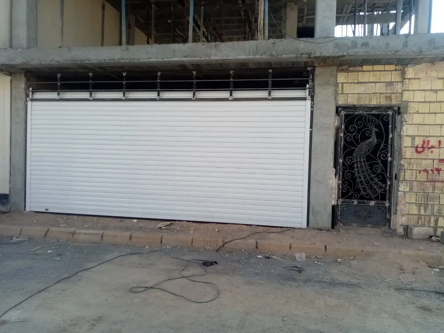 درب برقی|خدمات پیشه و مهارت|شاهینشهر, عطار|دیوار