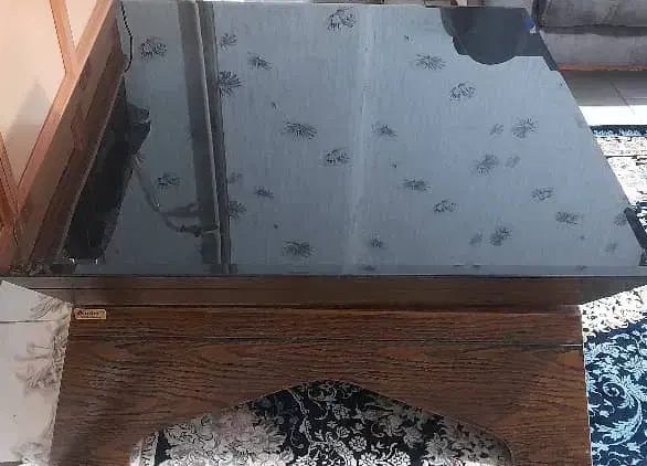 1عددمیزوسط شیشه  داره قابل چرخش همراه با ۳عدد عسلی|مبلمان خانگی و میز عسلی|تهران, یافت‌آباد|دیوار