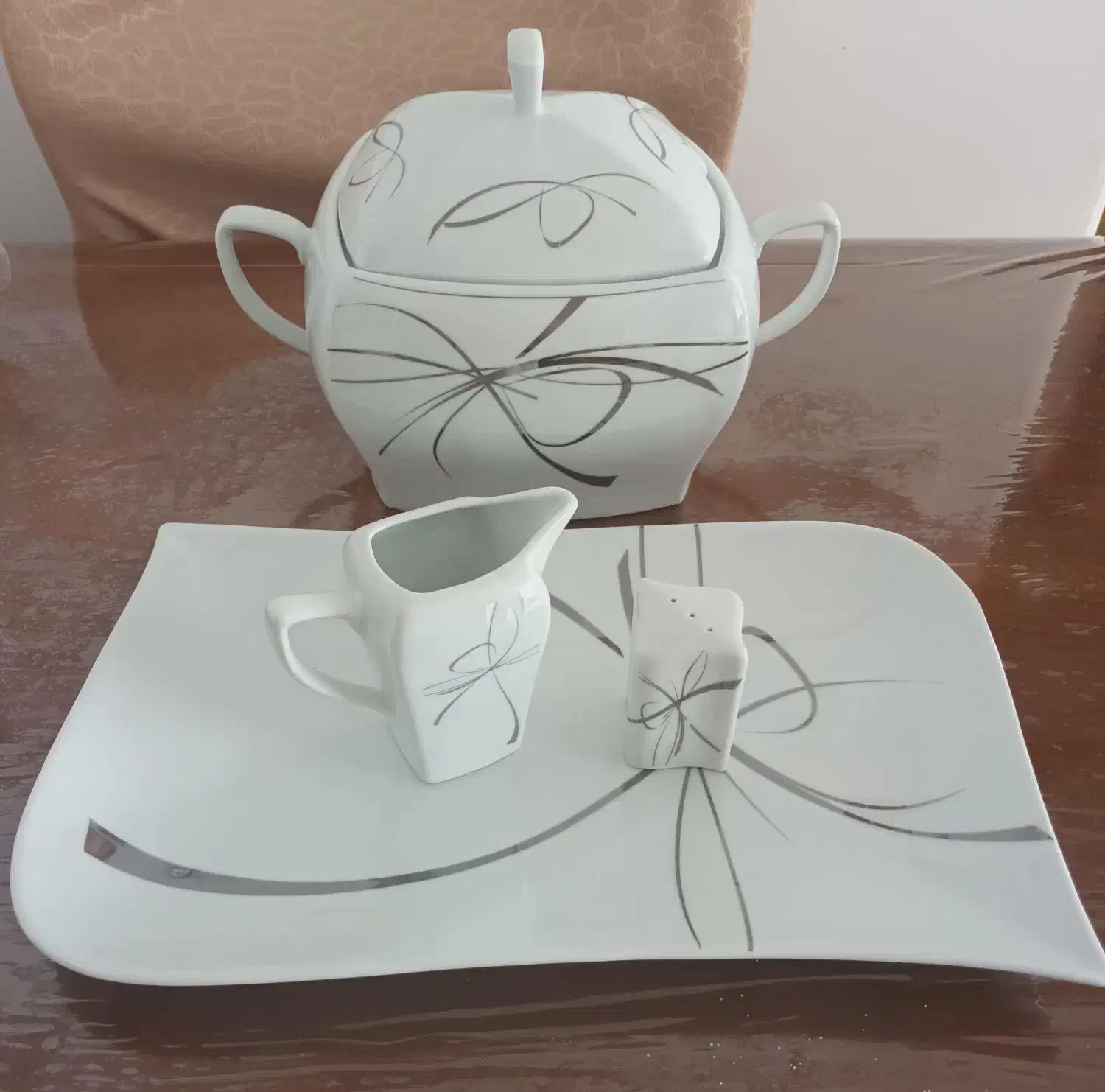 سرویس غذاخوری چینی توس۱۸نفره بی صبحانه خوری درحدنو|ظروف سرو و پذیرایی|تبریز, |دیوار