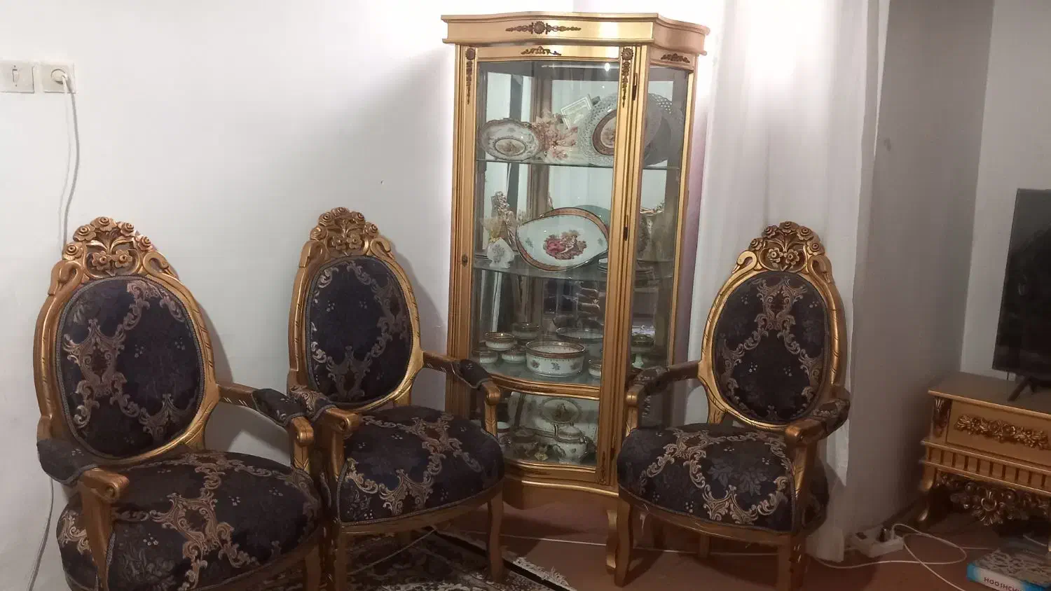 مبل|مبلمان خانگی و میز عسلی|گلبهار, شهر جدید گلبهار|دیوار