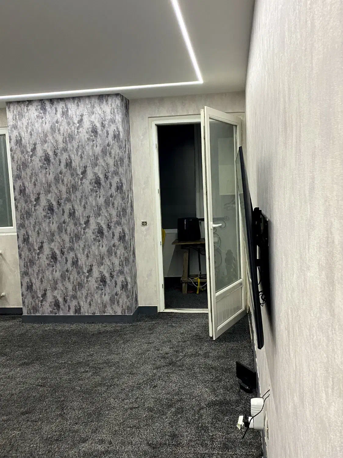 نیرو جوان کار کاغذ دیواری|استخدام معماری، عمران و ساختمانی|رشت, رودباری|دیوار