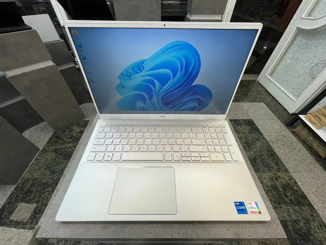لپ تاپ نسل i7-11 DELL 5502 گرافیک IRIX|رایانه همراه|تهران, فلسطین (میدان انقلاب)|دیوار