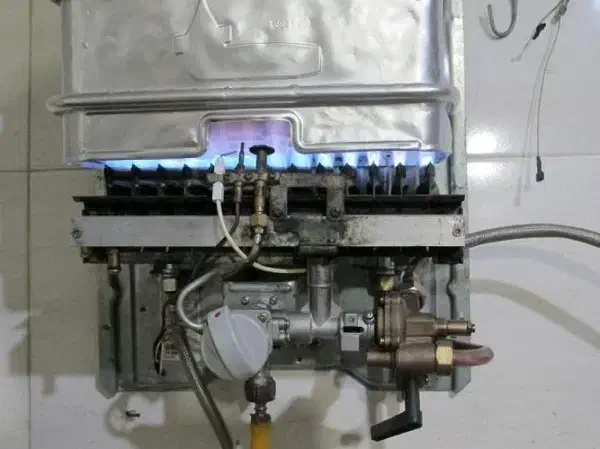 تعمیرکار آبگرمکن های دیواری باقری نماینده بوتان|آبگرمکن، پکیج، شوفاژ|بوشهر, |دیوار