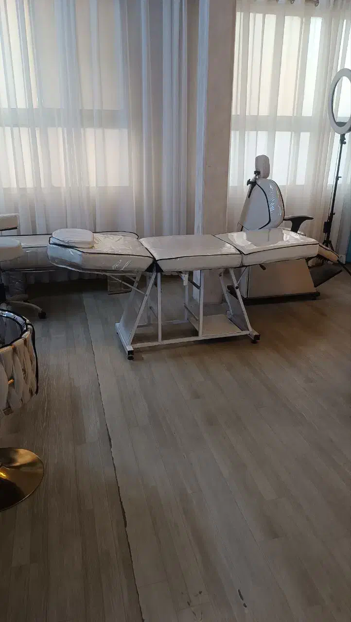 آینه|آرایشگاه و سالن‌های زیبایی|قم, باسکول|دیوار