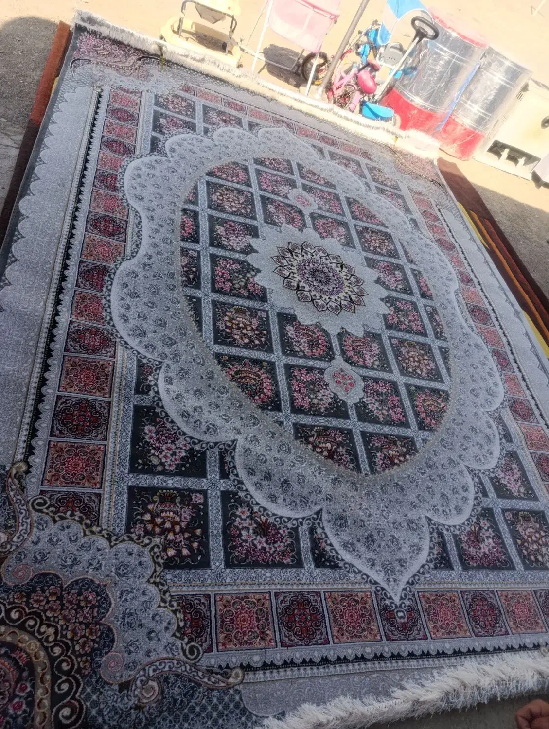 فرش۱۲متری ۷۰۰شانه تراکم ۲۵۵۰ نوآکبند سمساری قاسمی|فرش|زابل, |دیوار