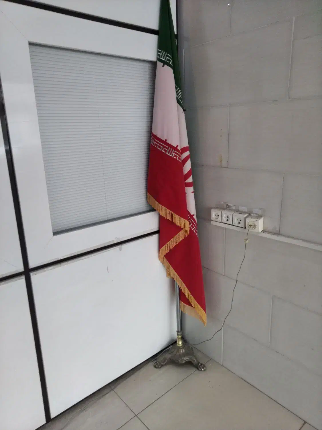 پرچم ایران ایستاده با پایه فلزی|فروشگاه و مغازه|فردیس, فردیس|دیوار