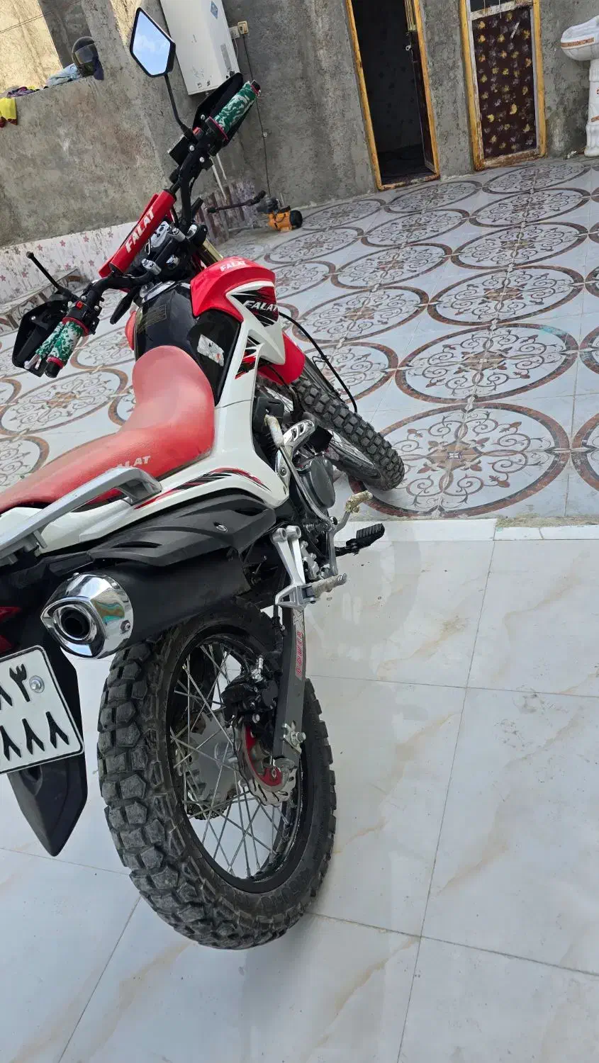 ترل فلات 402 کم کار کارمندی|موتورسیکلت|نیک شهر, |دیوار