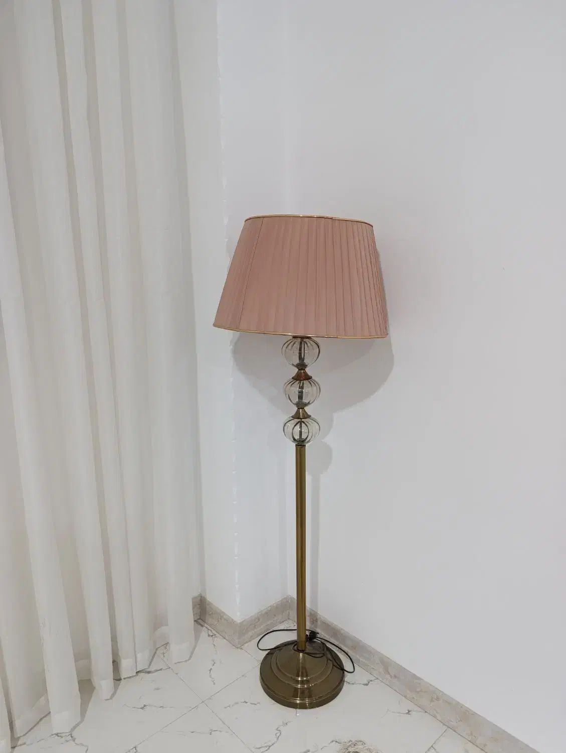 آباژور کنار سالنی|چراغ خواب و آباژور|خرم‌آباد, |دیوار