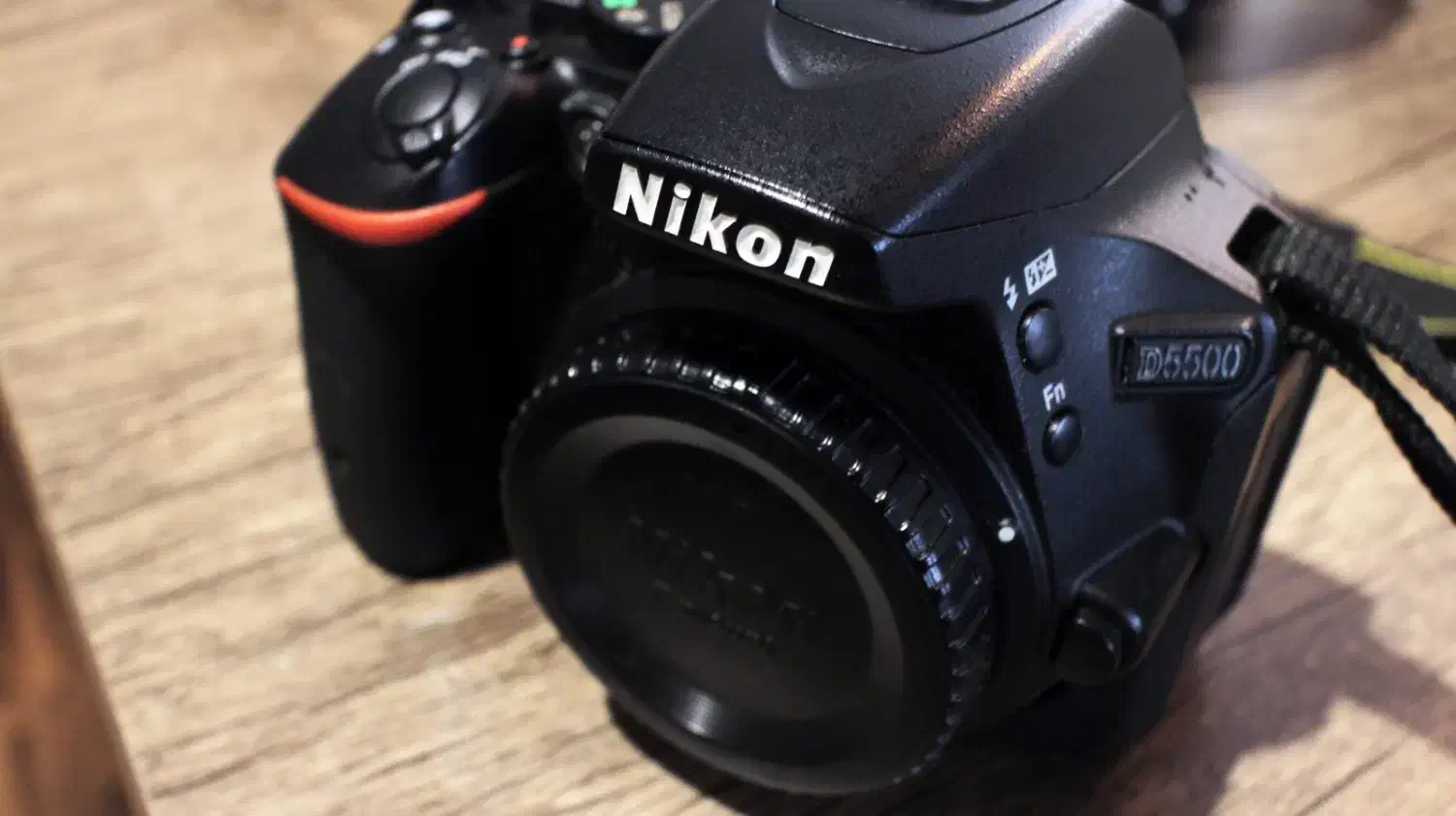 دوربین عکاسی نیکون ۵۵۰۰ + لنز ۱۰ ۲۰ سیگما|دوربین عکاسی و فیلم‌برداری|لاهیجان, شهرک سلمان فارسی|دیوار