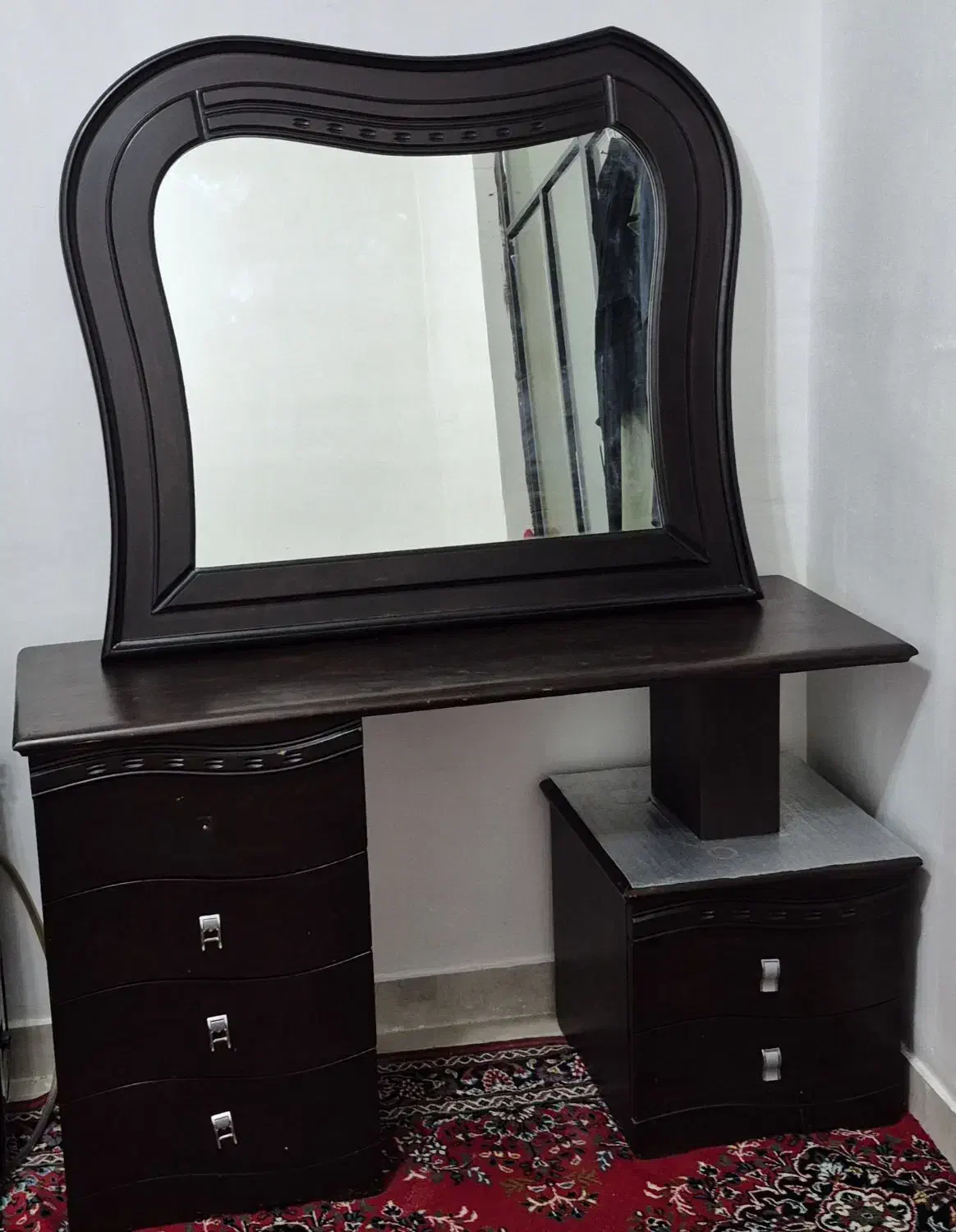 دراور.|جاکفشی، کمد، دراور|دره شهر, |دیوار