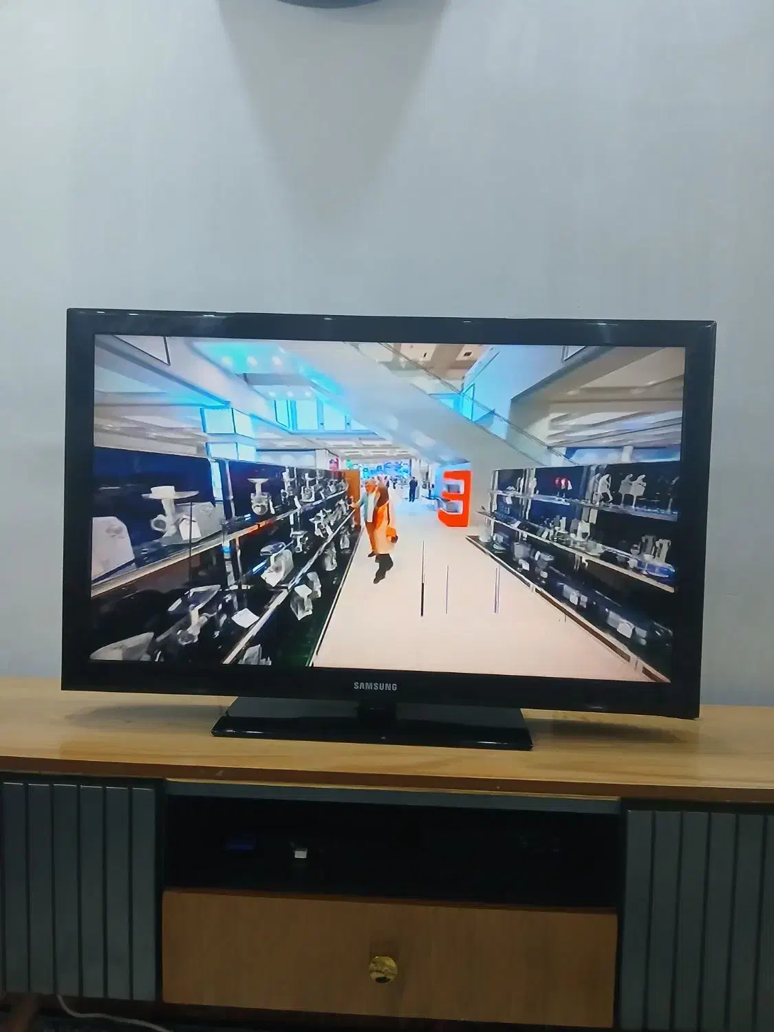 تلویزیون ۴۰ اینچ ال سی دی|تلویزیون و پروژکتور|رشت, انصاری|دیوار