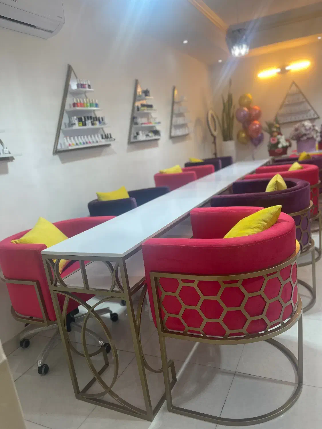 تجهیزات سالن زیبایی|آرایشگاه و سالن‌های زیبایی|ورامین, ورامین|دیوار