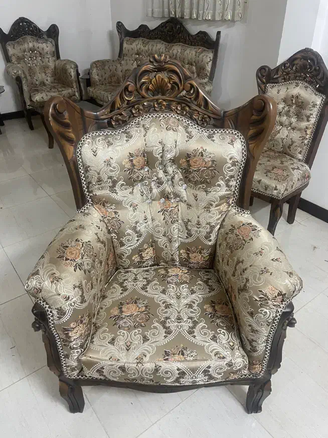 مبلمان سلطنتی ۹ نفره در حد نو|مبلمان خانگی و میز عسلی|کاشان, شهرک امیرالمومنین|دیوار