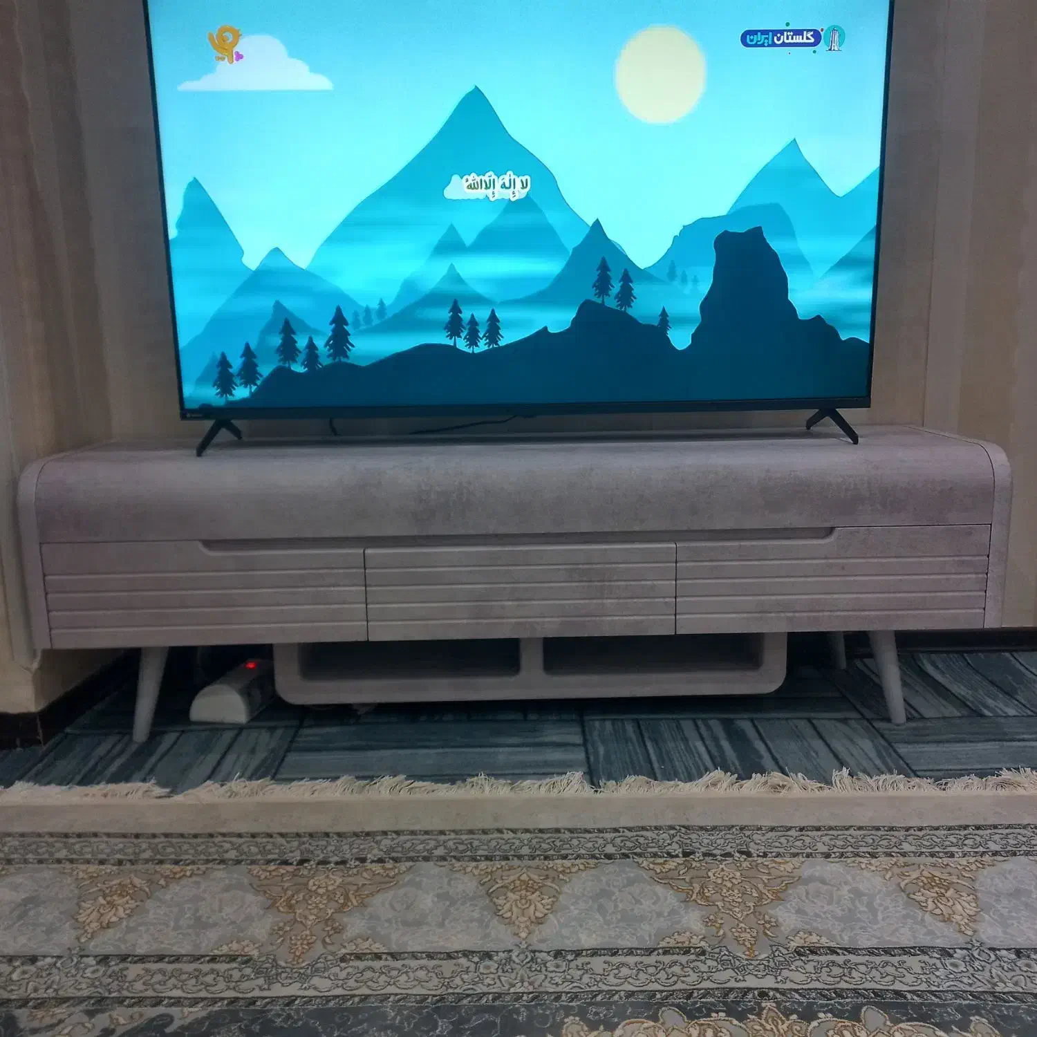 میز تی وی|میز تلویزیون|اندیشه, اندیشه فاز ۴|دیوار