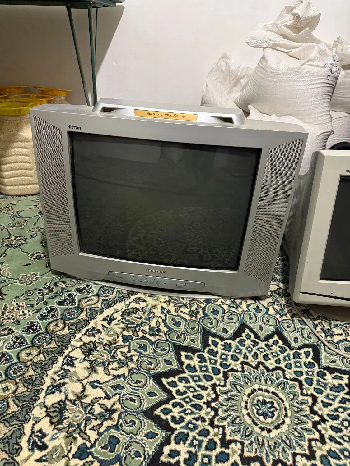 تلویزیون ۲۱اینچ سامسونگ و الجی|تلویزیون و پروژکتور|نهاوند, |دیوار