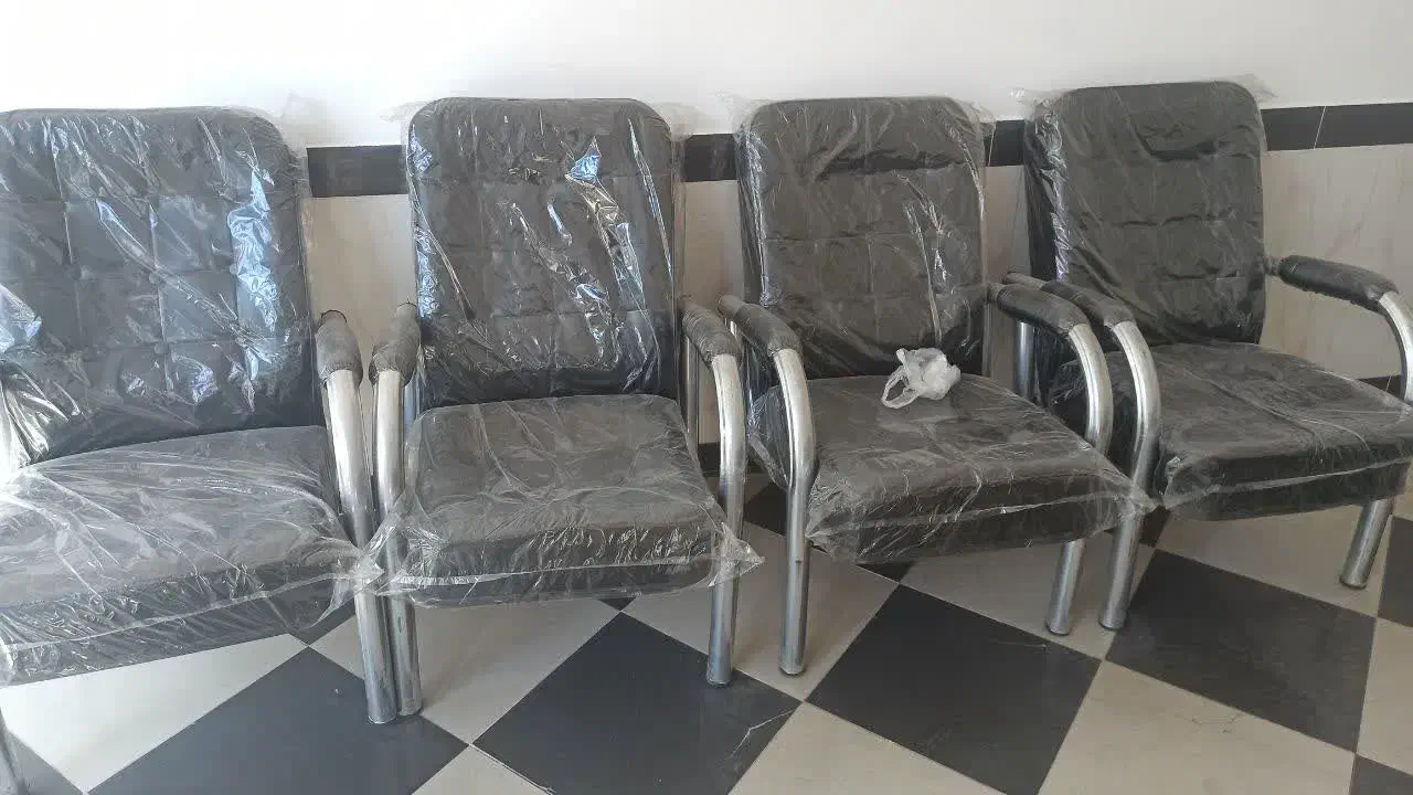 یک عددمیز مدیریت 180 و شش عدد صندلی ارباب رجوع نو|دفتر کار|میاندوآب, |دیوار