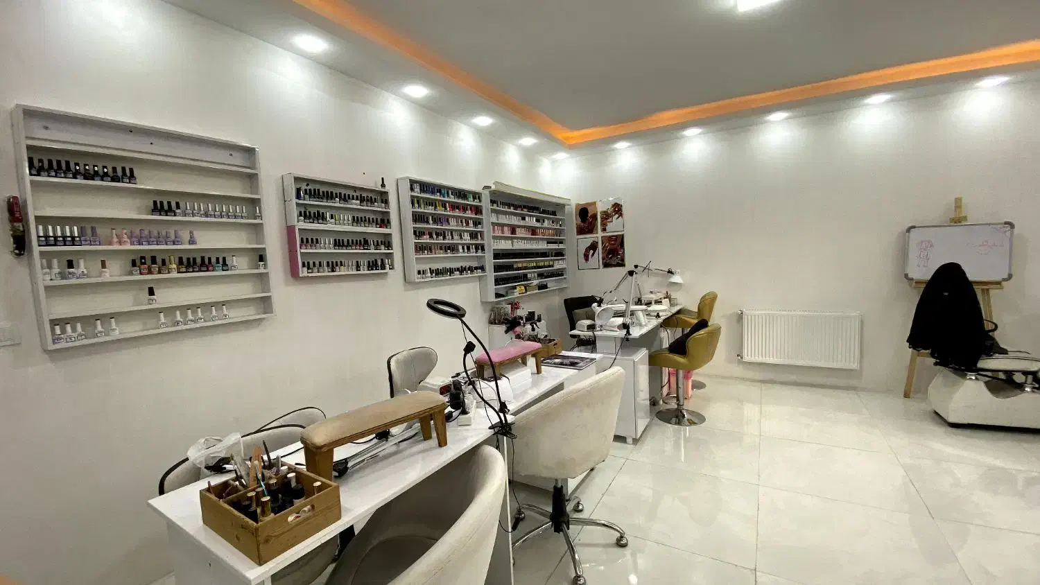 استخدام ناخن کار|استخدام درمانی، زیبایی، بهداشتی|خرمآباد, |دیوار