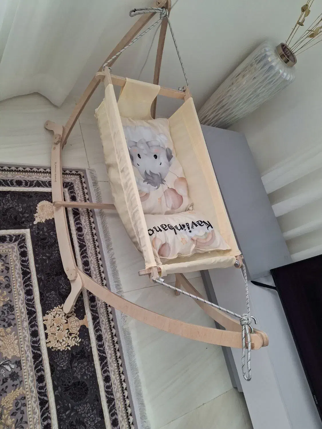 گهواره بانوج|تخت و صندلی بچه|قوچان, |دیوار