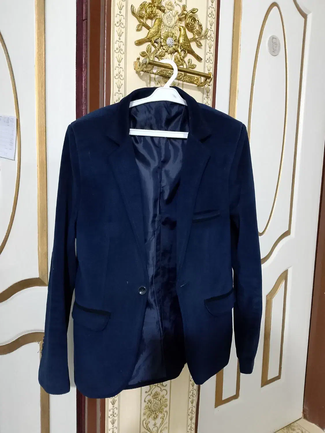 کت تک|لباس|سامن, |دیوار