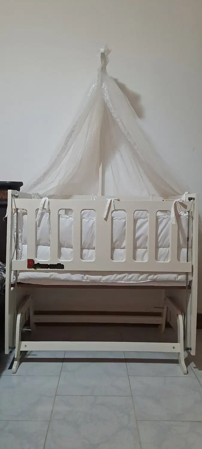 ننو نوزاد (تخت و گهواره‌ی نوزاد)|تخت و صندلی بچه|نوشهر, |دیوار