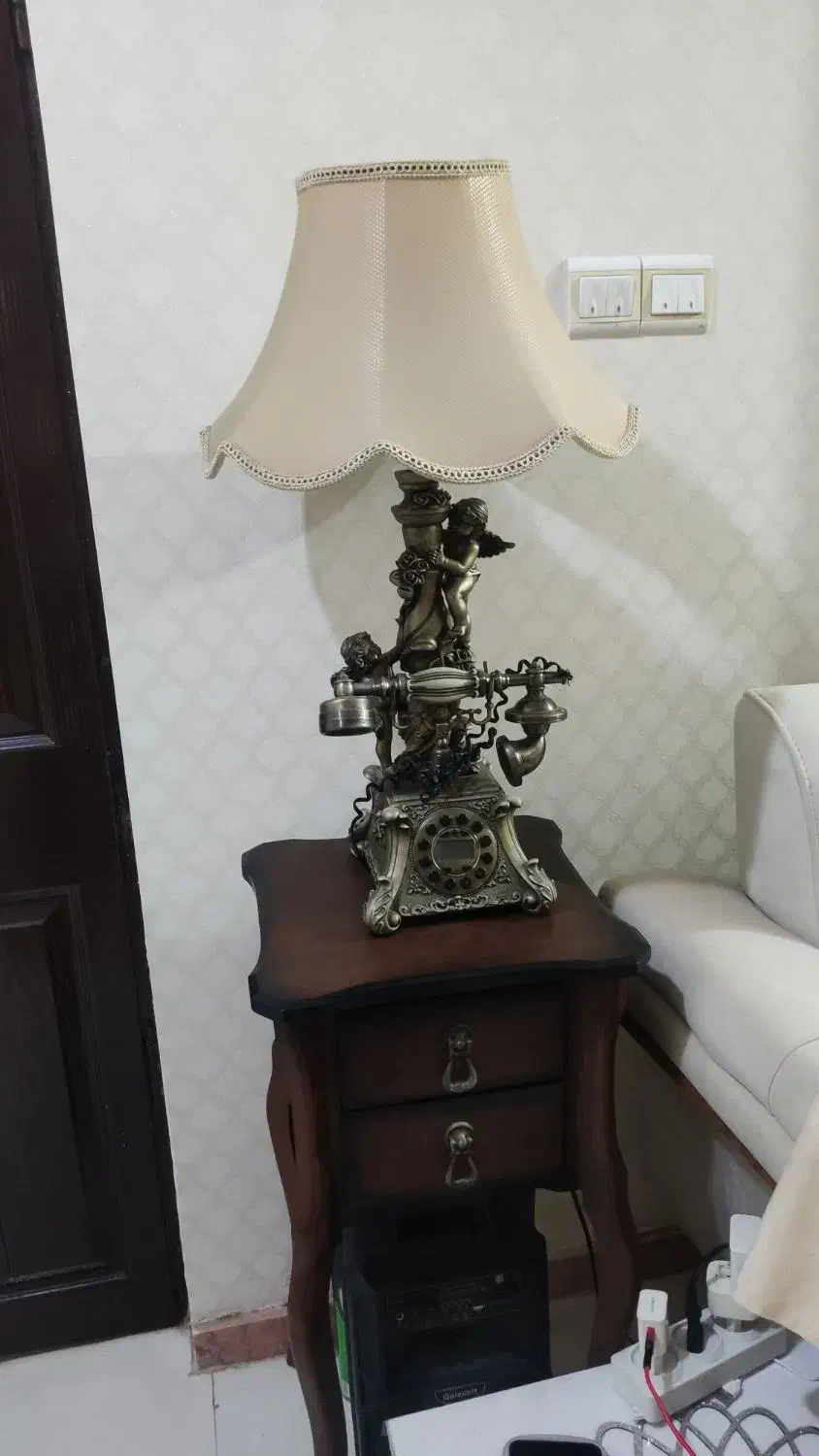 آباژور و میز سالم و تمیز فروشی|میز تلفن|سنگر, |دیوار