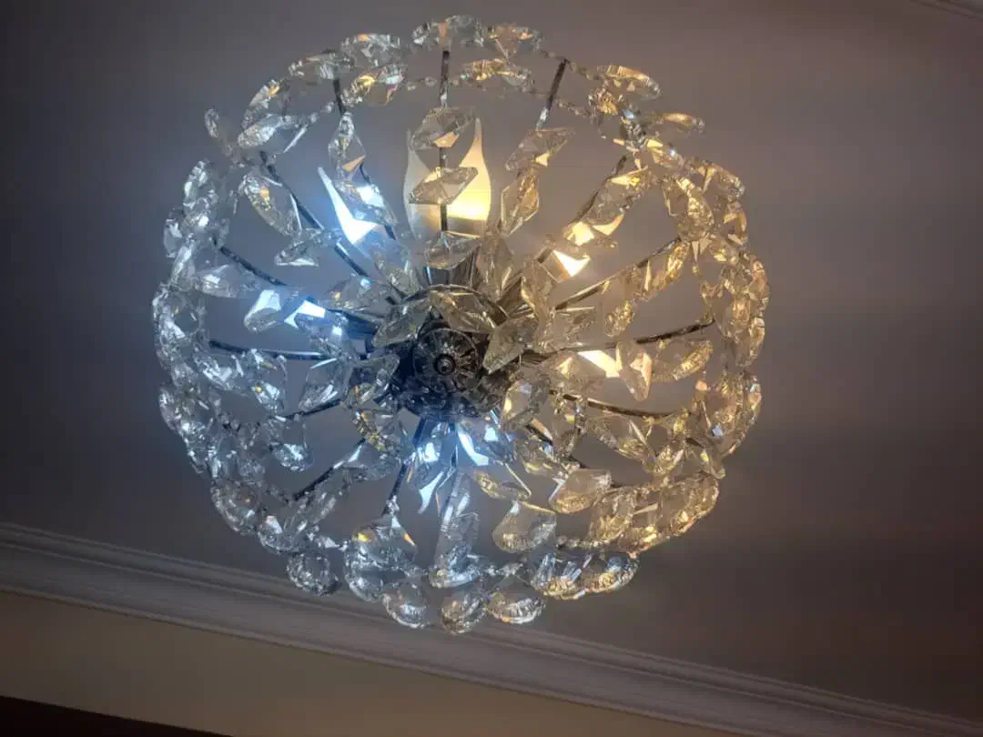 ۲ عدد لوستر با کریستال چک۲ عدد لوستر|لوستر و چراغ آویز|تبریز, |دیوار