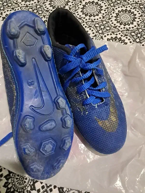 کتونی فوتبال سایز ۳۸ قیمت ۳۰۰|کیف، کفش، کمربند|ساوه, |دیوار