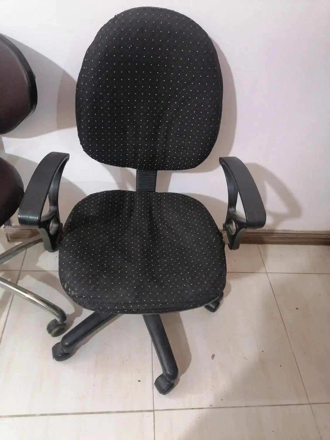 صندلی چرخدار|دفتر کار|لاهیجان, لیالستان|دیوار