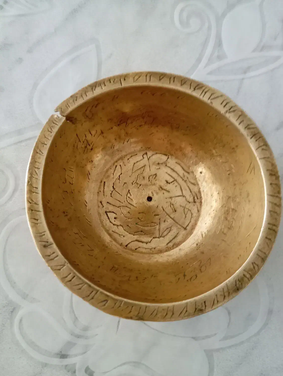 کاسه چهل کلید جنس مس قدمت ۵۰ ساله حکاکی نام پنج تن|کلکسیون اشیاء عتیقه|فردیس, منظریه|دیوار