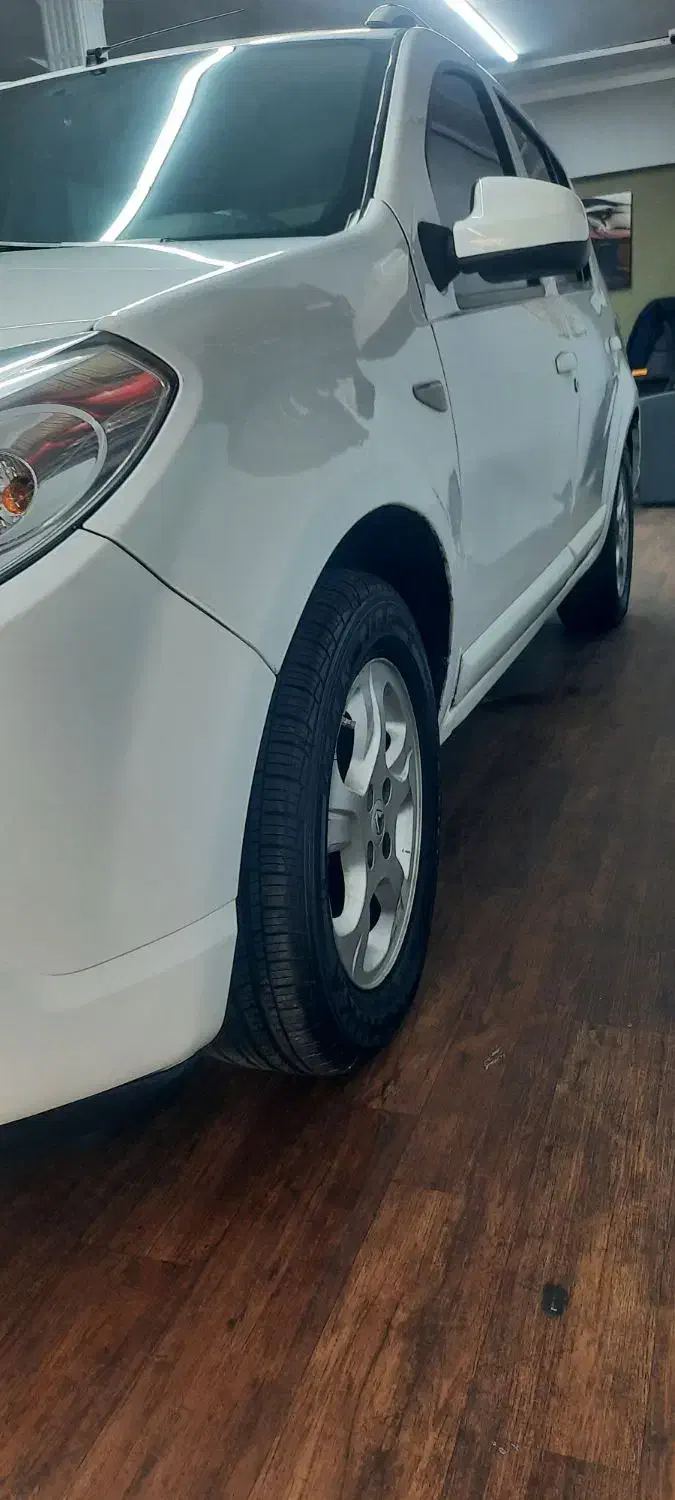 ساندرو  اتومات  مدل 95 فروش فوری|خودرو سواری و وانت|تهران, استقلال|دیوار