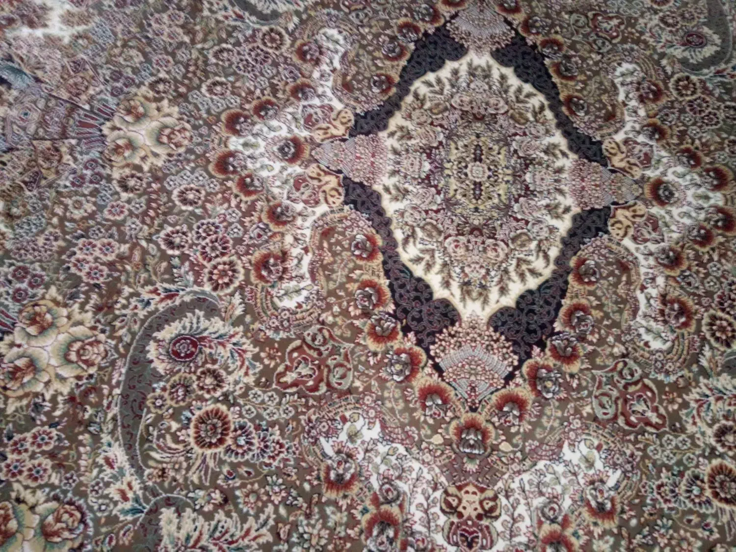 یک تخته فرش گردویی|فرش|سبزوار, قلعهنو دهزار|دیوار