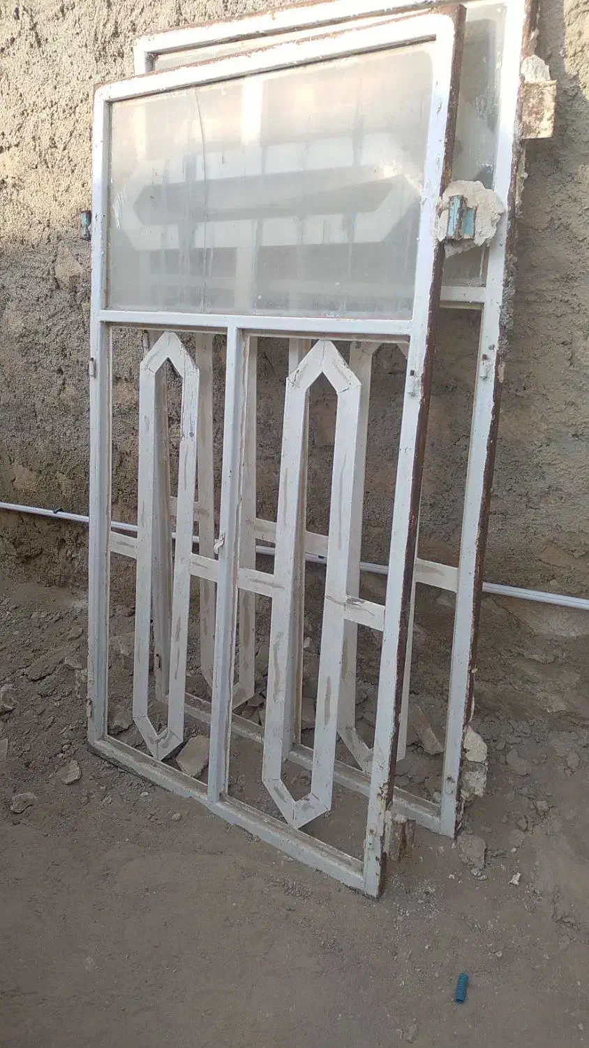 در و پنچره و دوچرخه|دوچرخه، اسکیت، اسکوتر|اهرم, |دیوار