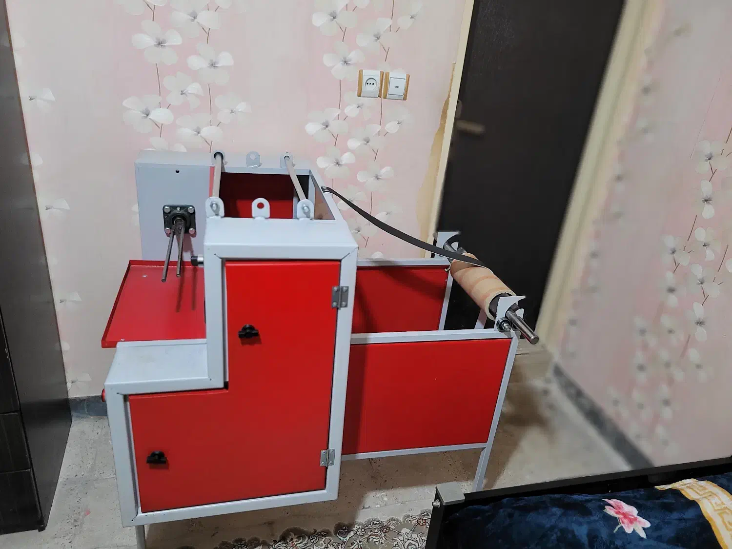 فروش فوری یک دستگاه رول کن سفره یکبار مصرف|ماشینآلات صنعتی|اسلامشهر, شهرک قائمیه|دیوار