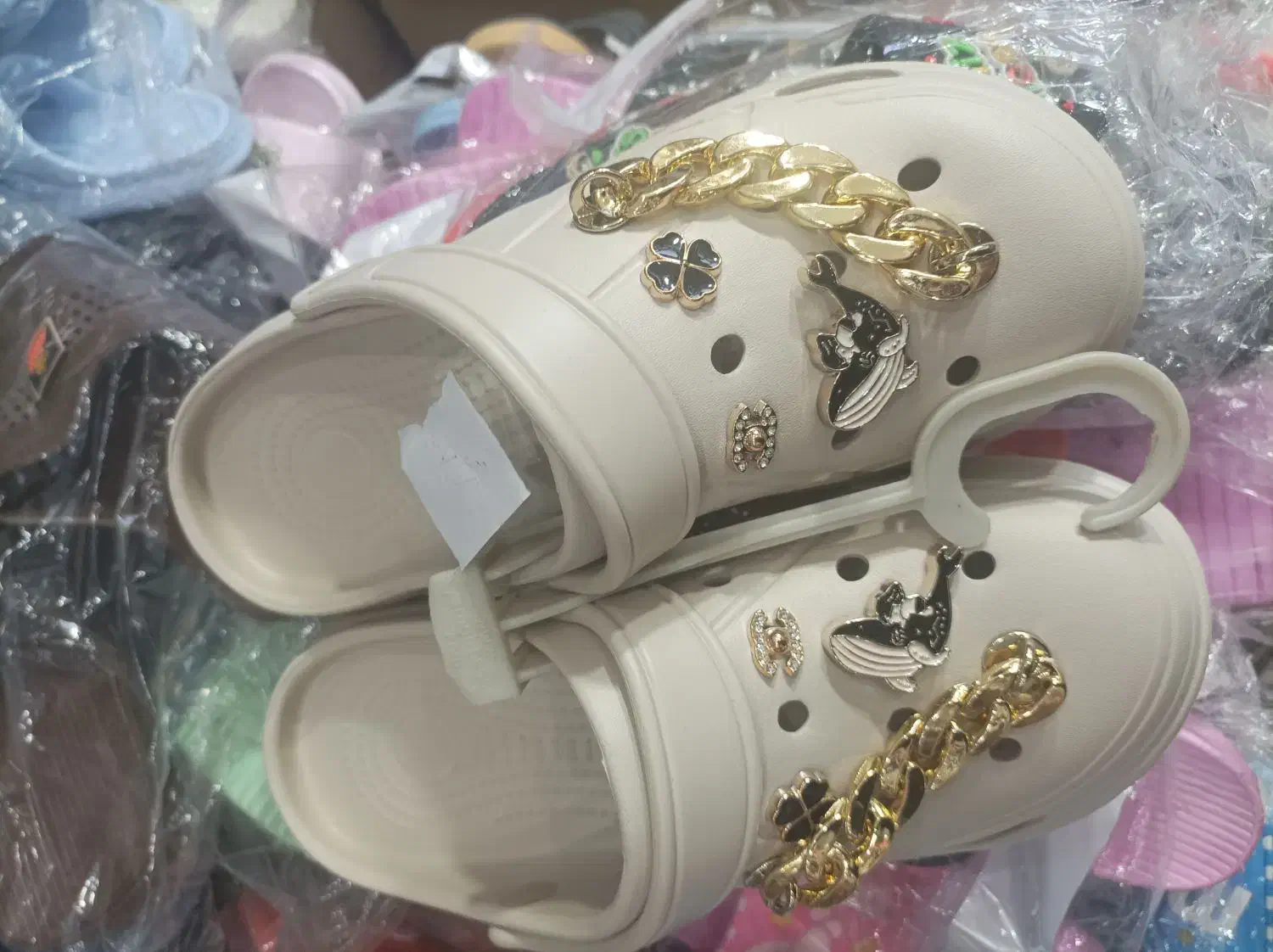 انواع دمپایی پولیشی و فانتزی ودمپایی سرویس|کیف، کفش، کمربند|اراک, |دیوار