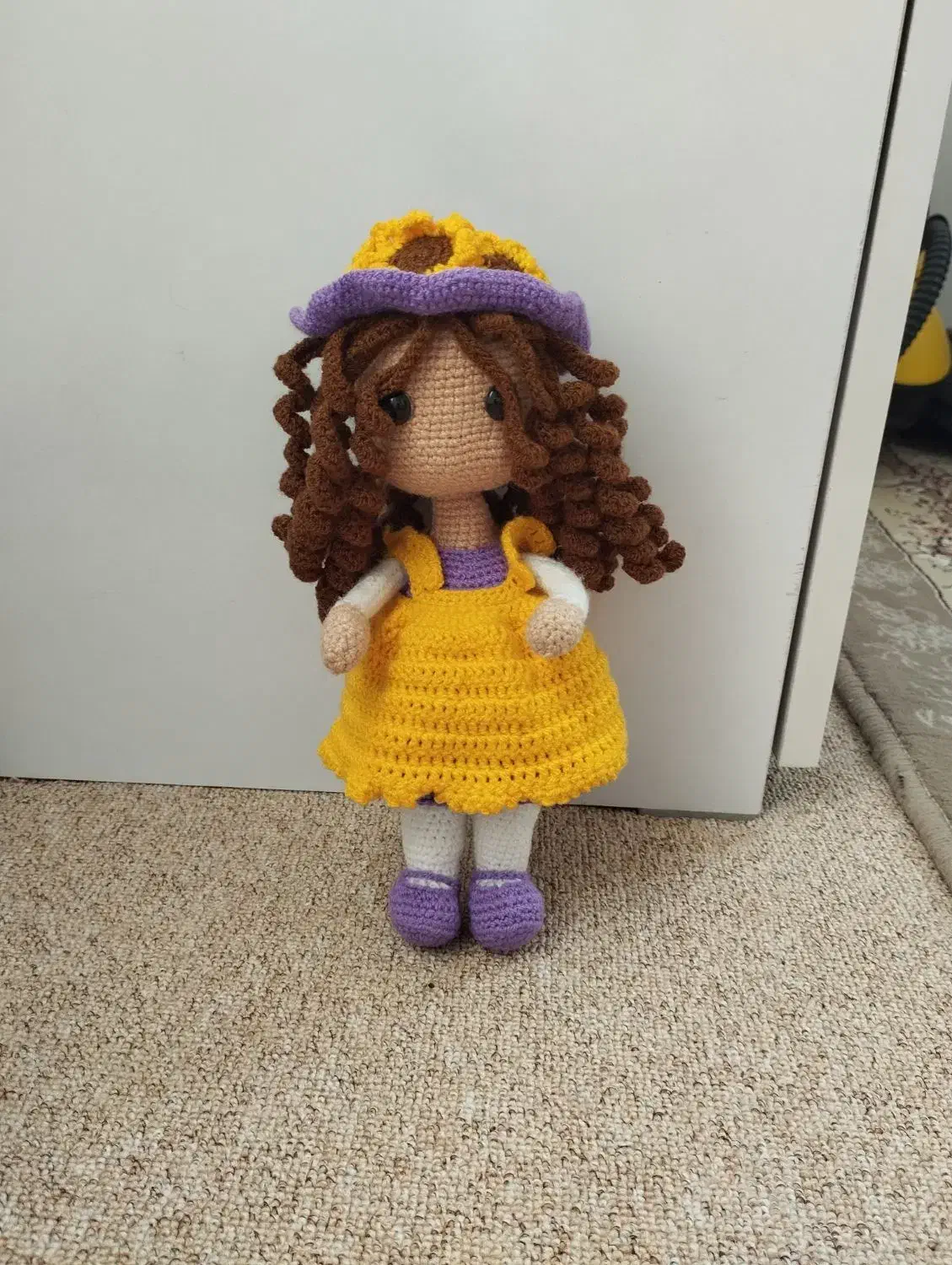 عروسک|اسباب‌بازی بچه|قم, باغ کرباسی|دیوار