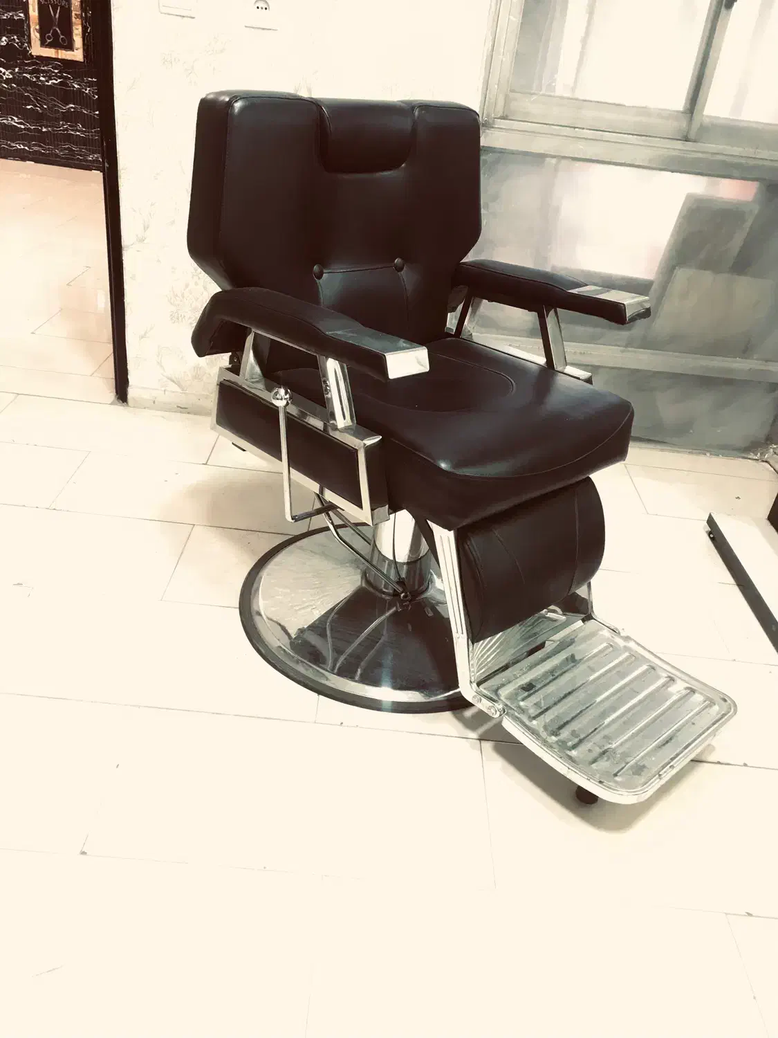 تجهیزات آرایشگری|آرایشگاه و سالن‌های زیبایی|رودهن, |دیوار