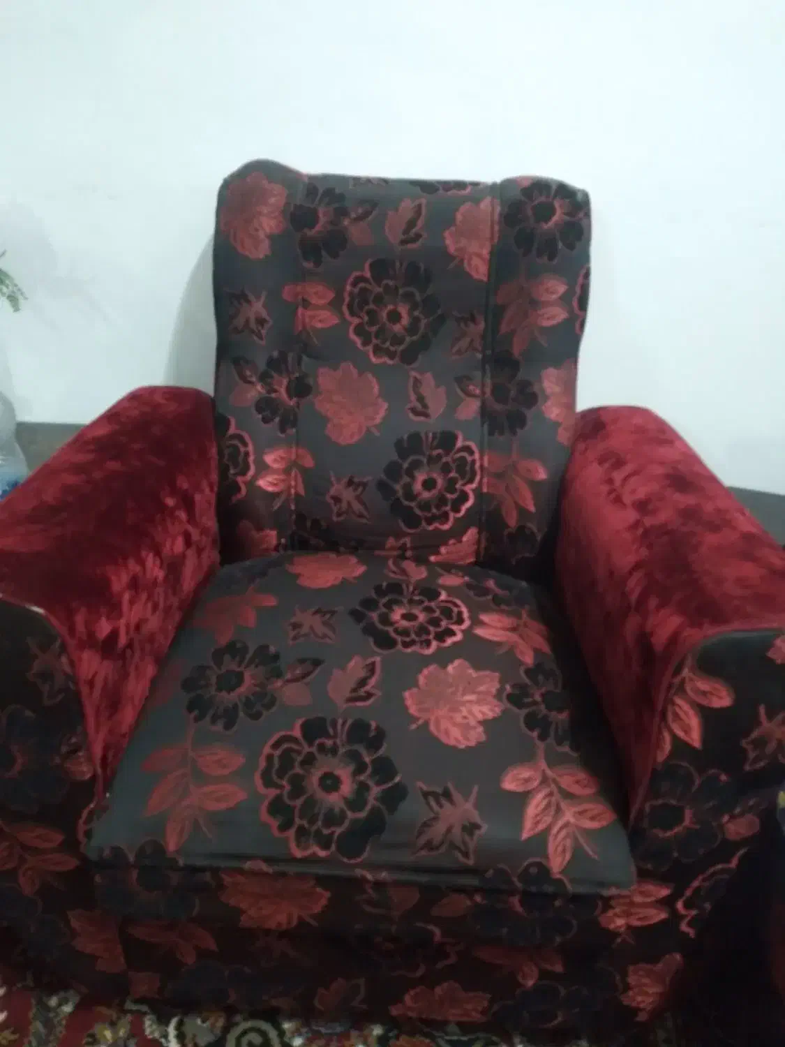 مبل راحتی سالم|مبلمان خانگی و میز عسلی|رشت, دیانتی|دیوار