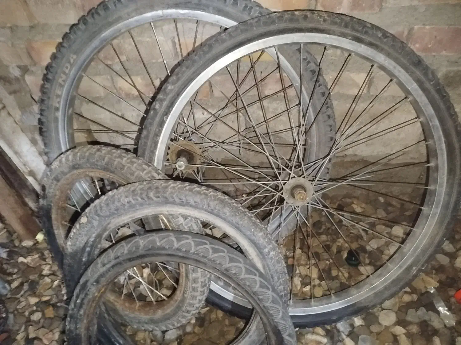 رینگ لاستیک خودرو دوچرخه|دوچرخه، اسکیت، اسکوتر|گنبد کاووس, |دیوار