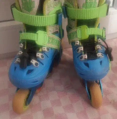 کفش اسکیت نو|دوچرخه، اسکیت، اسکوتر|بیرجند, |دیوار