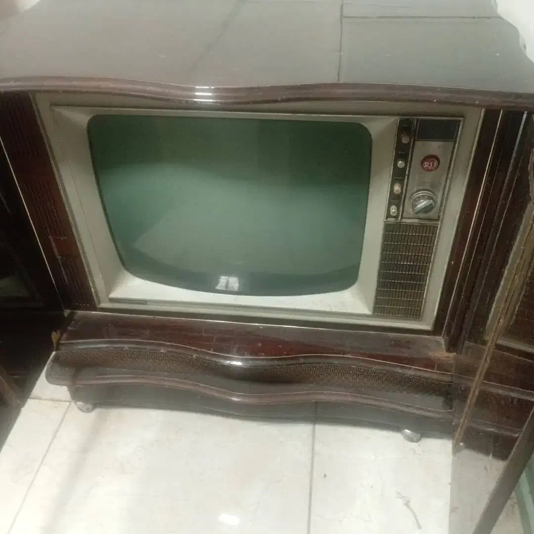 تلویزیون عتیقه|کلکسیون اشیاء عتیقه|لنگرود, |دیوار