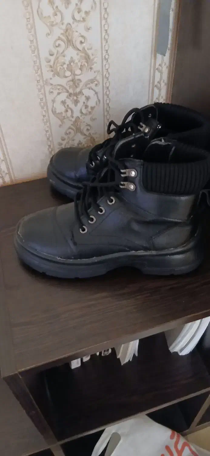 نیم بوت کودک سایز۳۴ کاملا نو و تمیز|کفش و لباس بچه|لنگرود, |دیوار